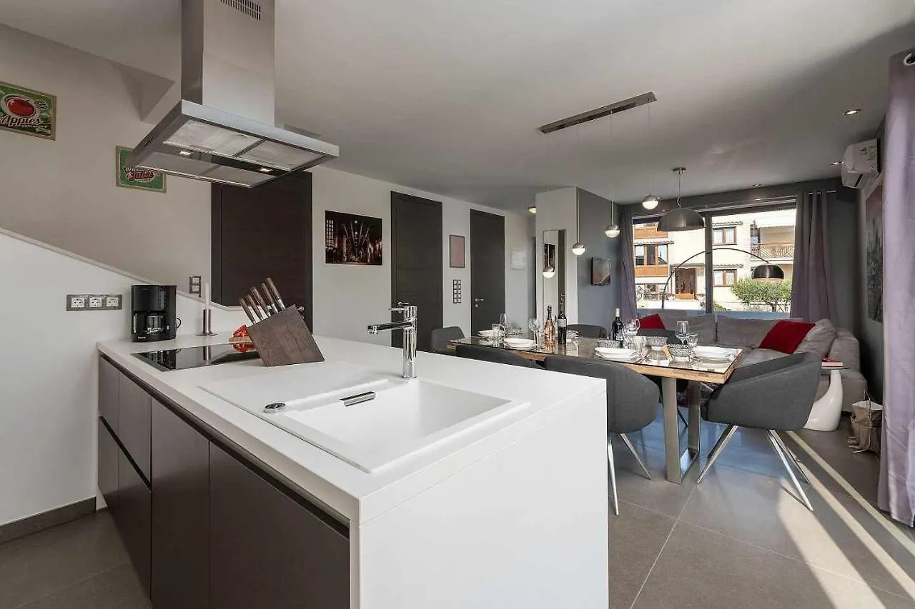 Casa Maestral Daire Funtana 0*,